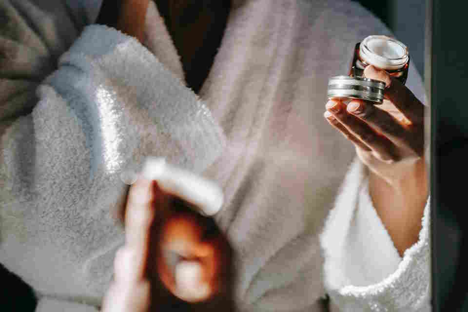 Unlocking the Secrets: Maximizing Your Beauty with the AM vs PM Skincare Routine